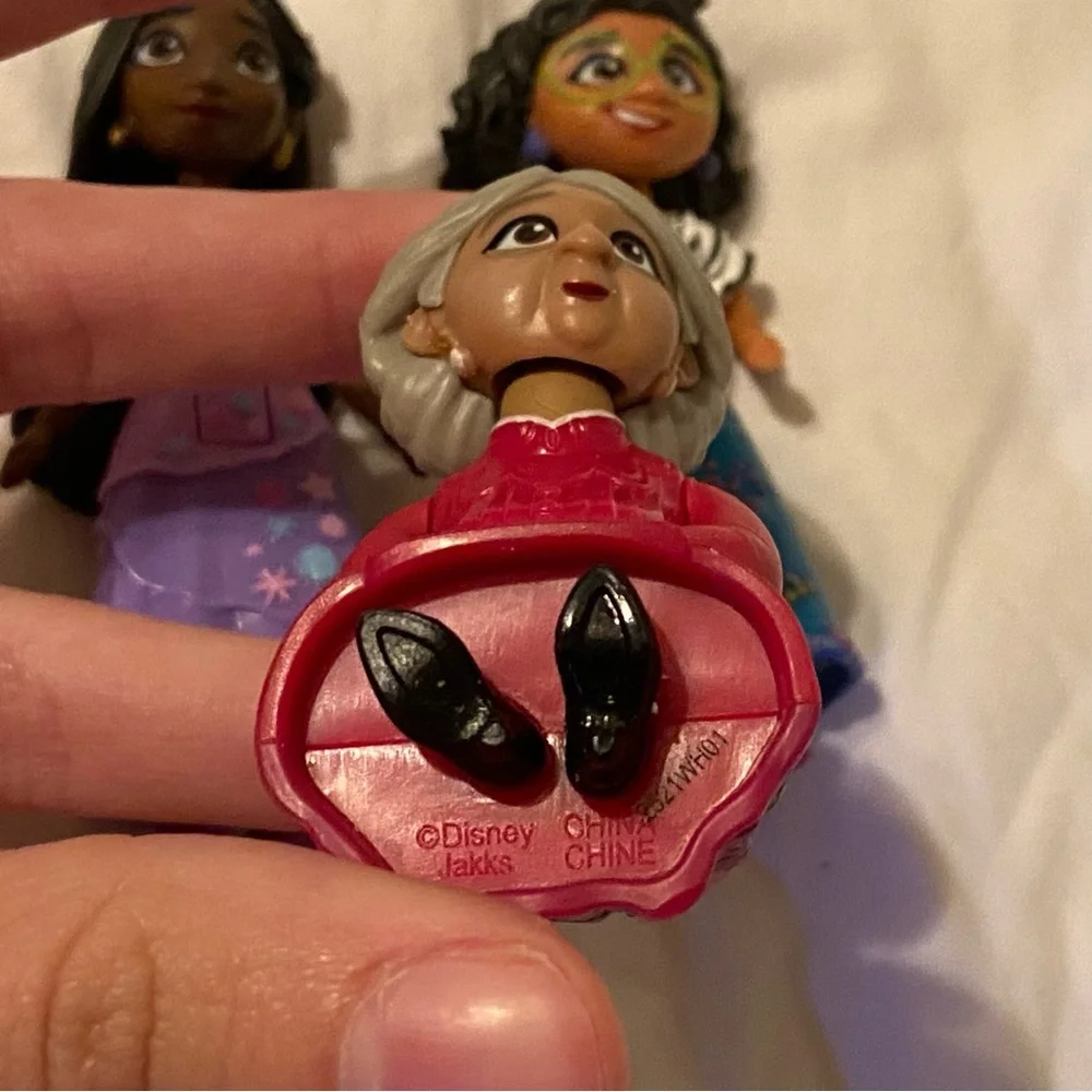 DISNEY ENCANTO (4 piece set) - Picture 10 of 11